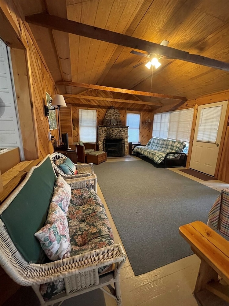 Swallow - Limit 4 2 Bedroom Cottage by RedAwning view 4