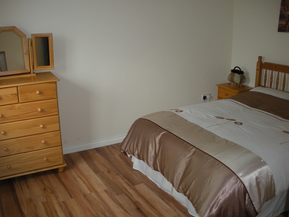 Beautiful 3-bed House in Knock view 4