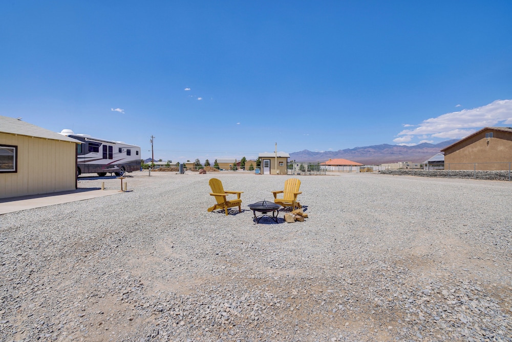 6 Mi to Downtown Pahrump: Scenic Desert Retreat