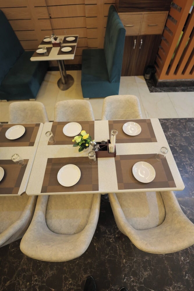 HOTEL SRG INN
