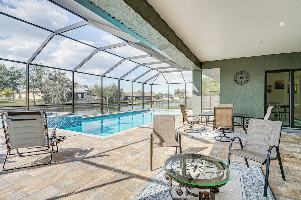 7 Mi to Dtwn Cape Coral: Home w/ Pool & Spa!