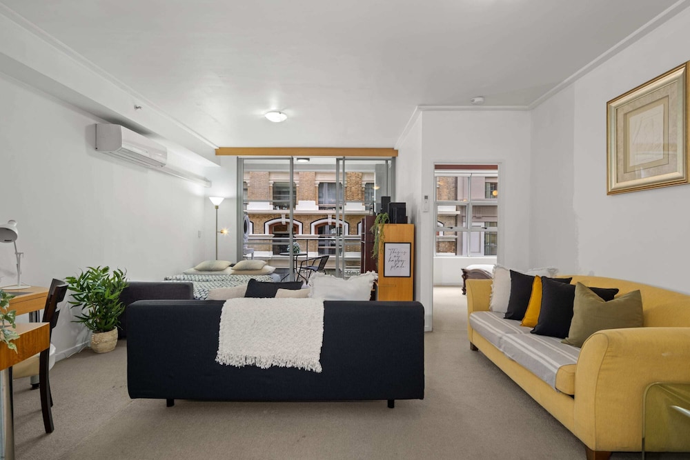 Spacious & Comfy Apt for 6 Next to Darling Harbour