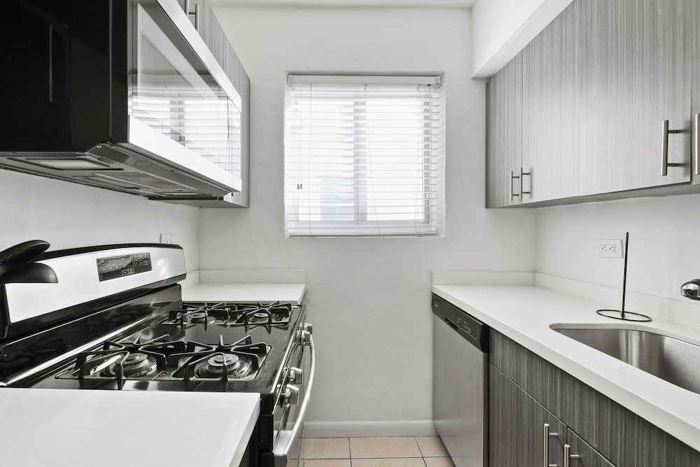 Harding Avenue Apartments by Andes STR