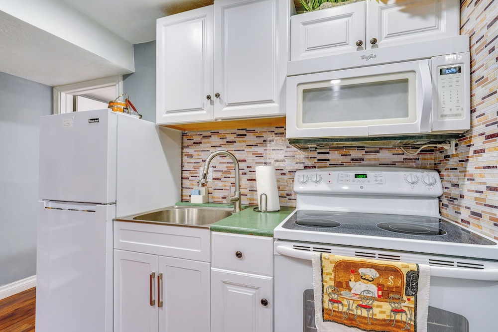 12 Mi to Temple Square: Cozy + Convenient Apt!
