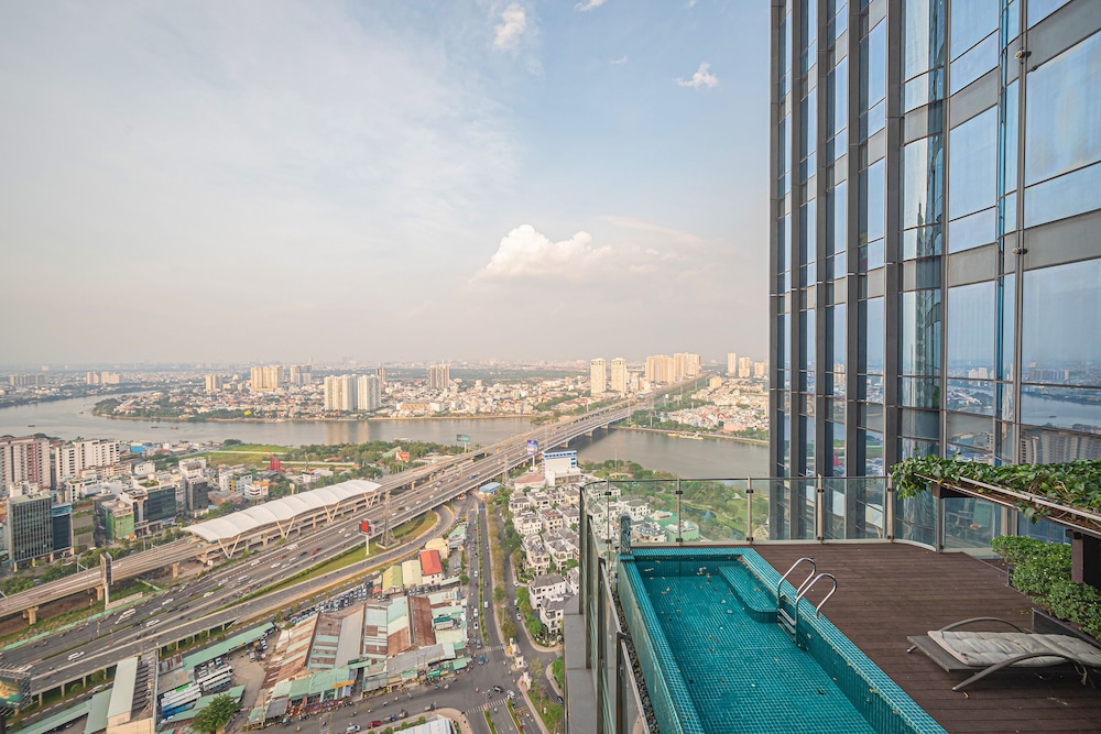 Landmark 81 - Unique Condotel