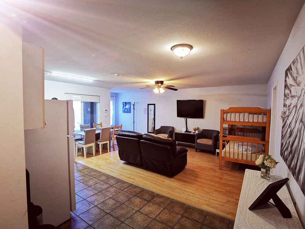 Surrey Vacations - Family Suite - Property Image 10