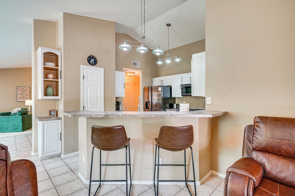 4 Mi to Catalina State Park: Mountain-view Home