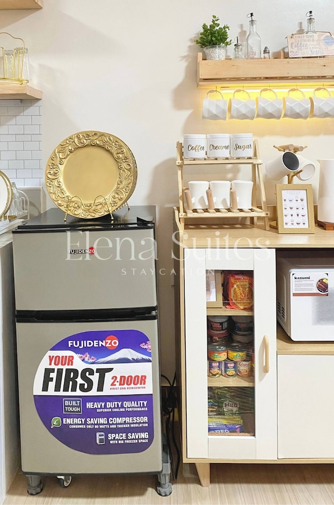 Aesthetic Cozy Stay With Ps4, Netflix & Coffee Nook - Elena Suites Staycation