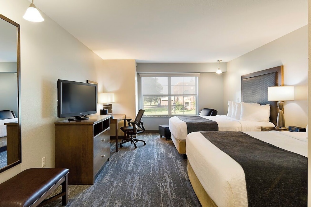Rapid City Vacations - Clubhouse Hotel  Suites Pierre - Property Image 3