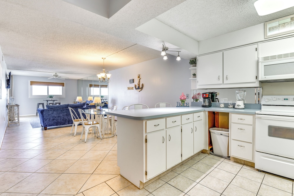 Regency Towers PCB Condo: Beach Access & 2 Pools