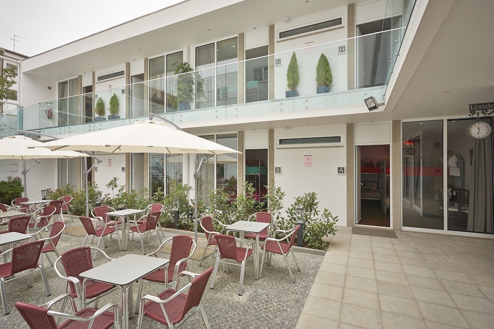 Welcome In - Suites & Hostel