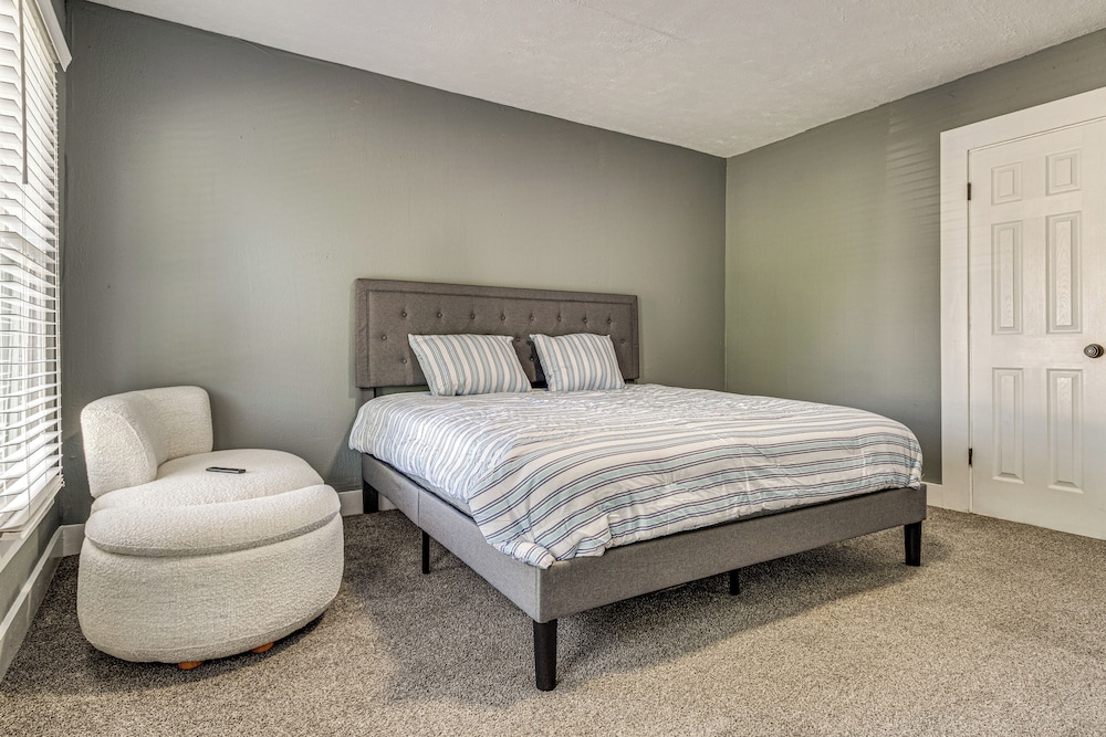 2 Mi to Mass Ave: Convenient Townhome w/ Yard!