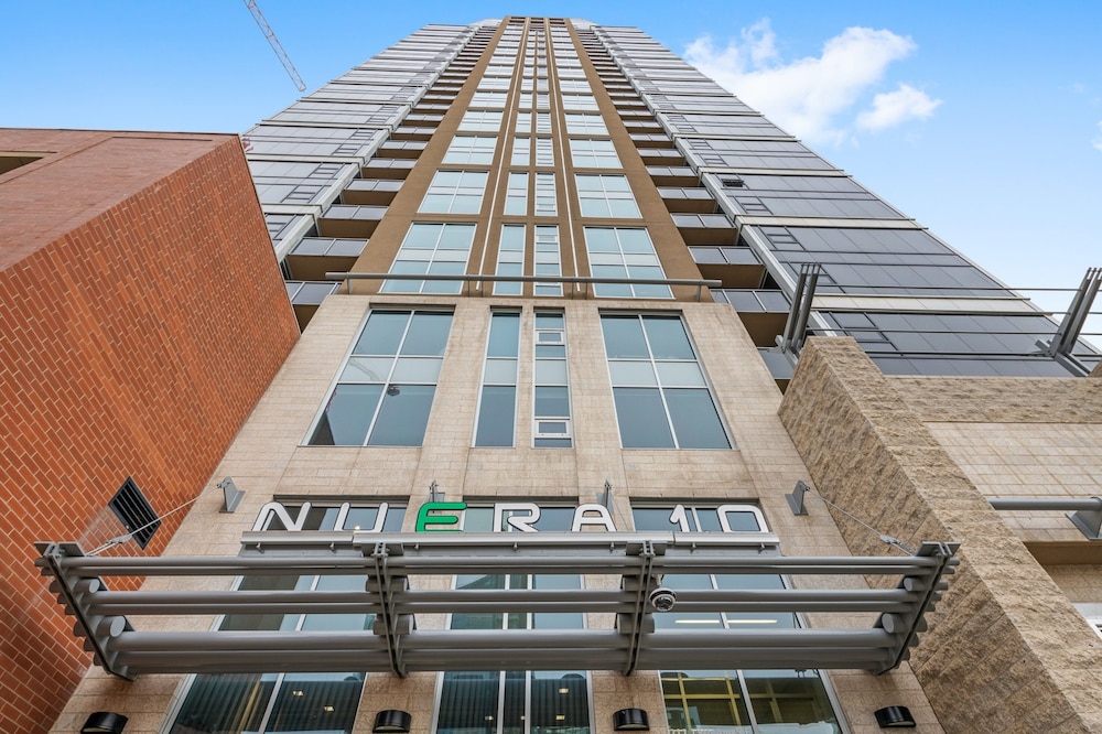 Marvelous Calgary Apartment - Image 1