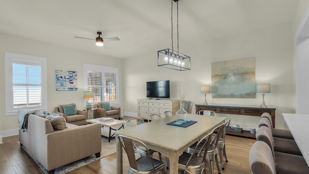 Coastal 3BR Condo With Pool & Shuttle : Snowbird Friendly!