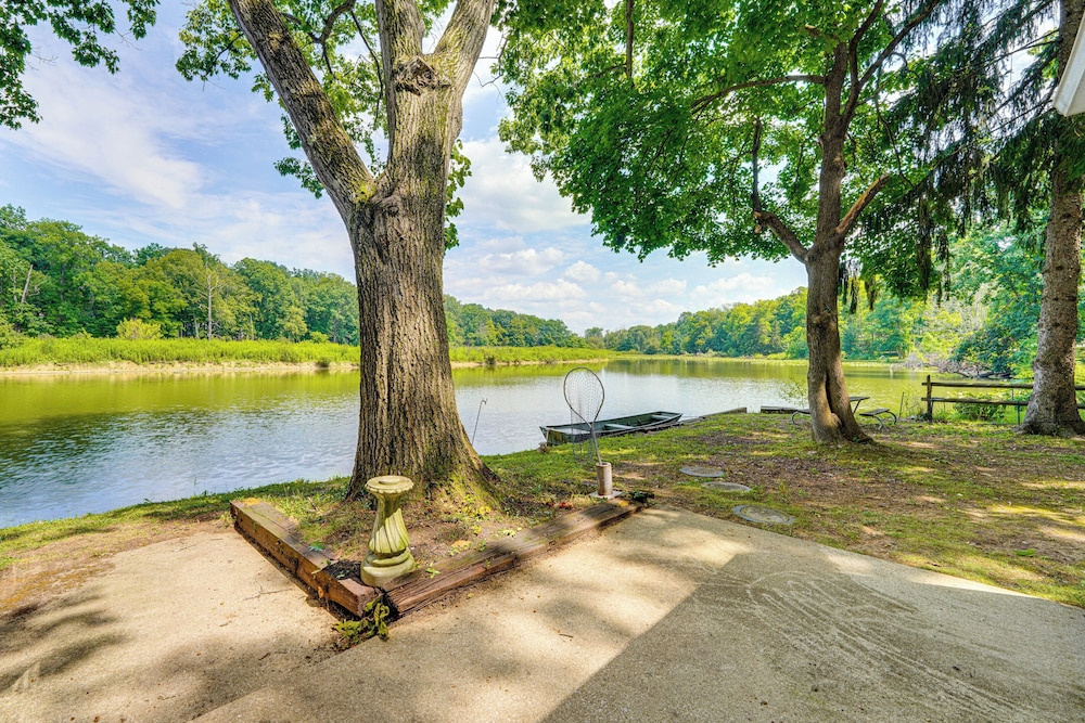 Cozy House on Meadowbrook Lake: Serene, Scenic!