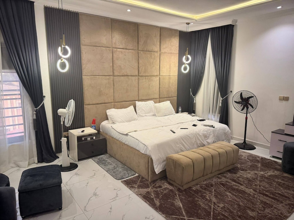 Serene Oasis in Lagos - Private Pool & Relaxing Ambiance