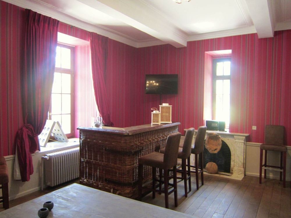 Luxury Castle, Basse-bodeux view 3