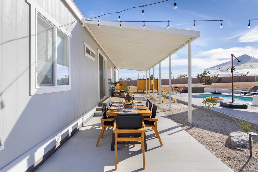 Pool, Spa, Pickleball & Piano Near Pioneertown Harmony House by Avantstay