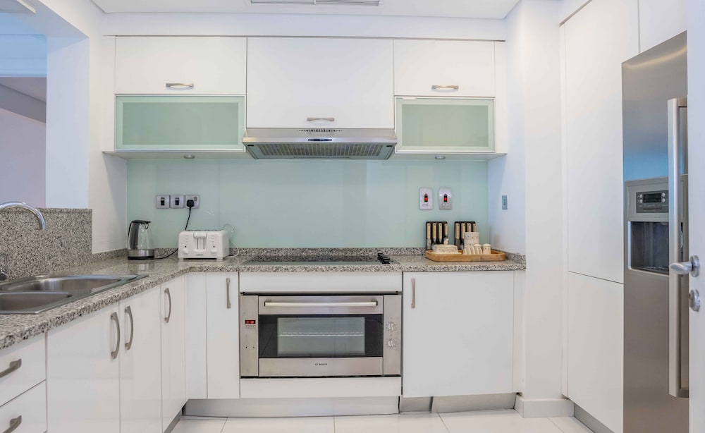 Spacious 2BR Marina Residence 4