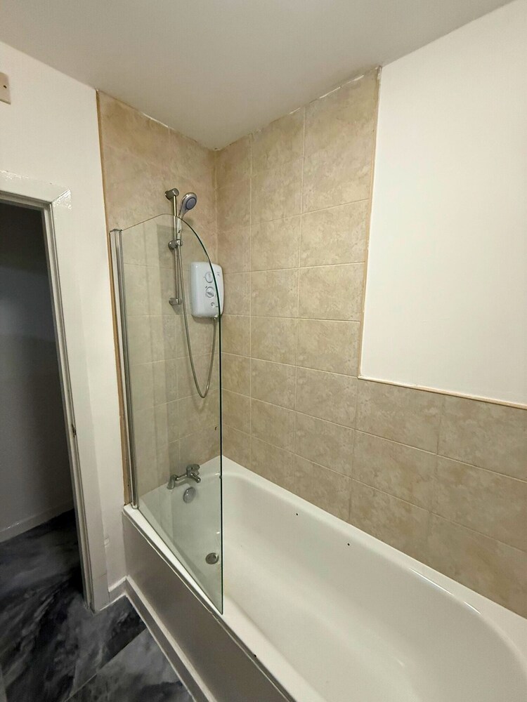 Modern 2 Bed Flat - Ideal for Families