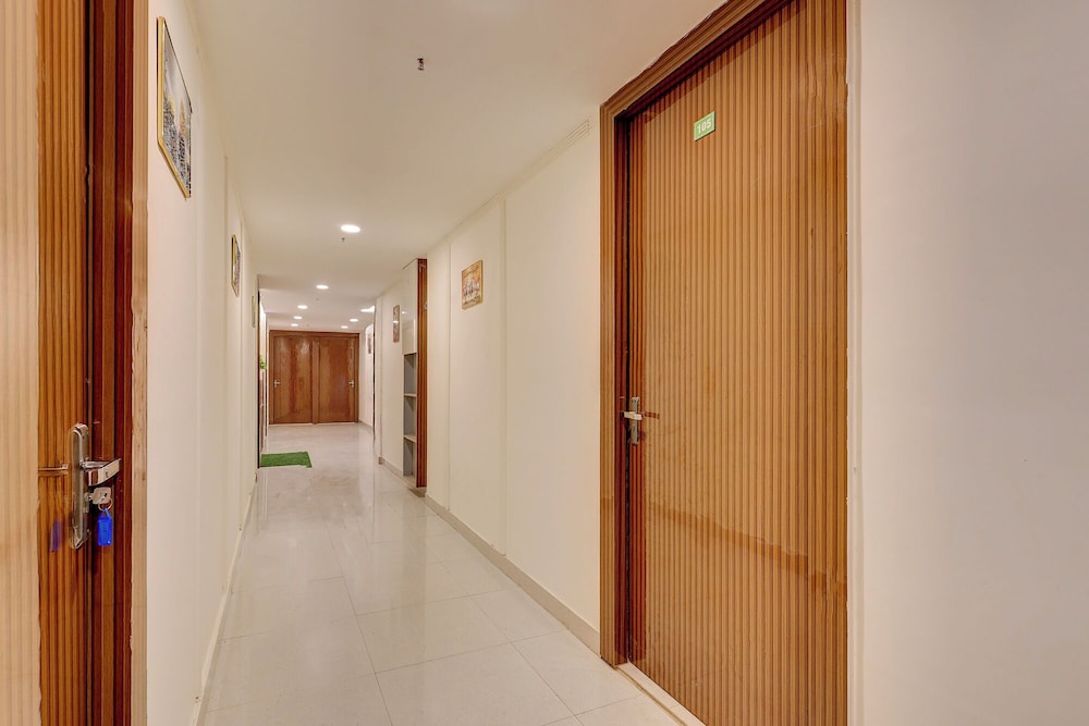 Fabhotel Paradise Palace