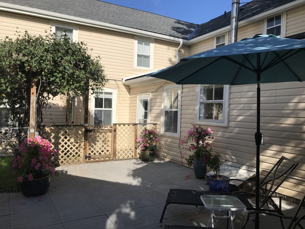 Rocklyn Inn Bed & Breakfast