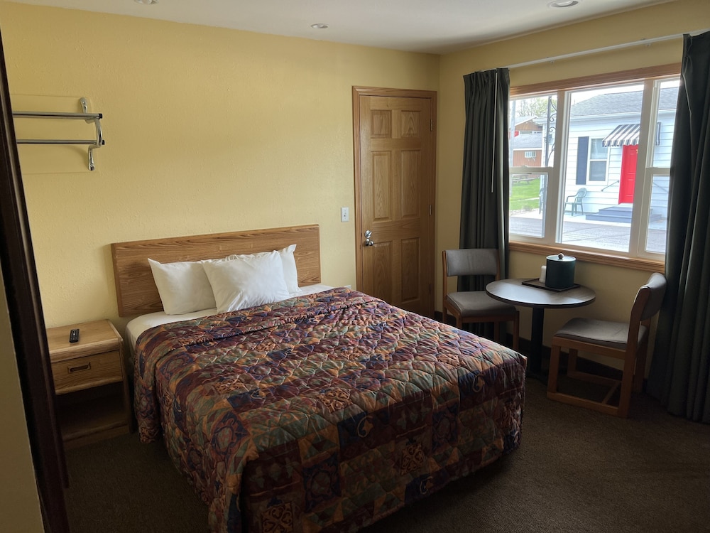 All Star Inn & Suites