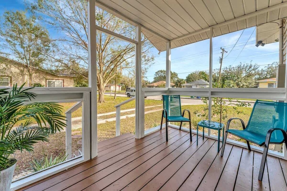 Updated Cozy Home Centrally Located pet Friendly