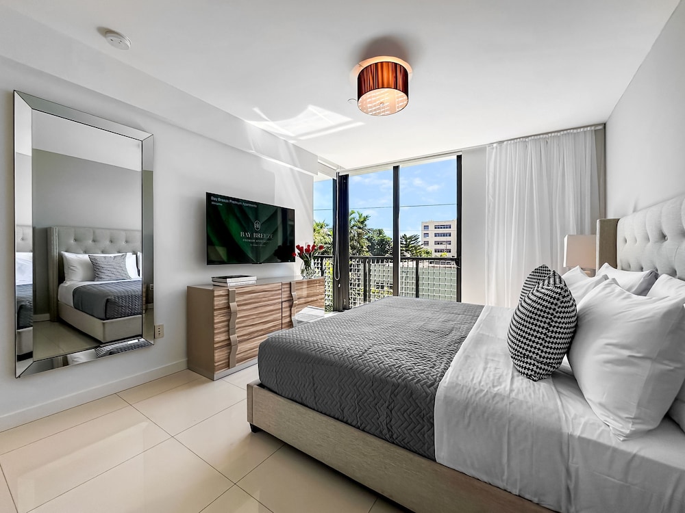 Bay Breeze Premium Apartments By Eskape Collection - Image 5
