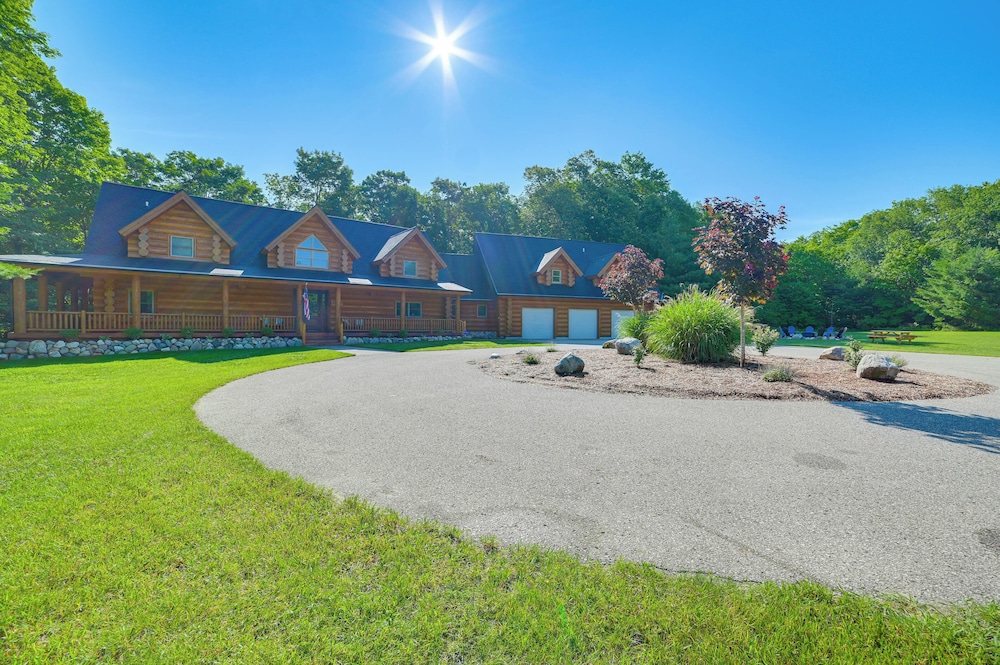 14 Mi to Slopes: Lodge on 104 Acres in Boyne City