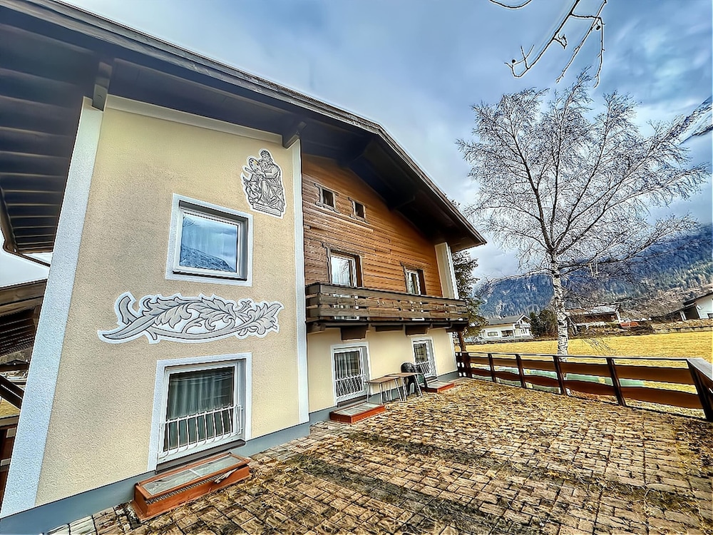 Pleasant Holiday Home in Langenfeld With Balcony