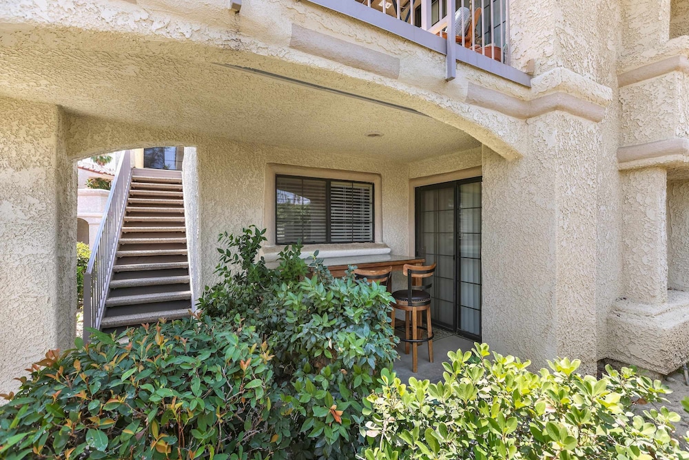2BR 2BA Stylish Palm Springs Condo