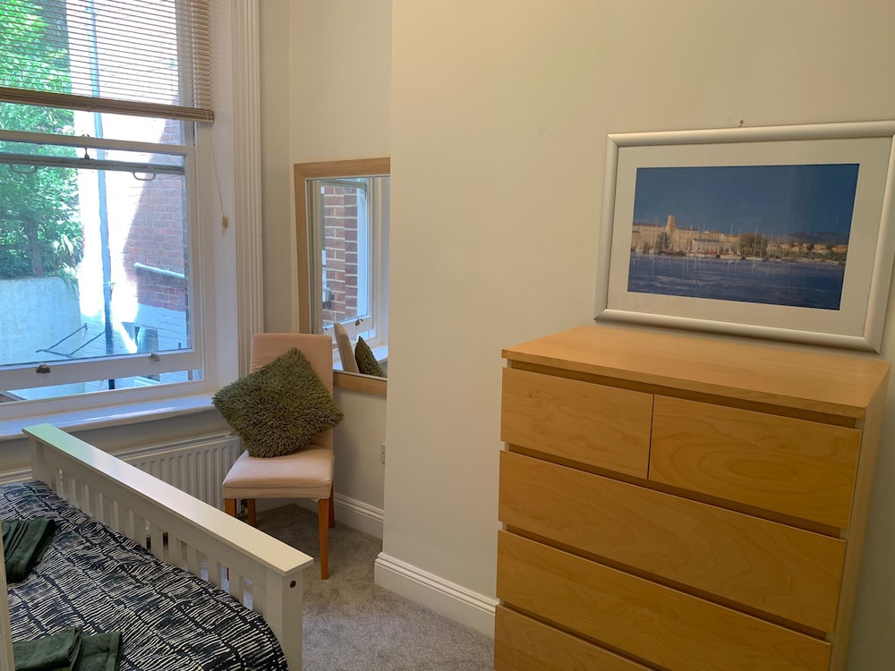 Beach Front 2-bed Apartment With Deck & BBQ view 4