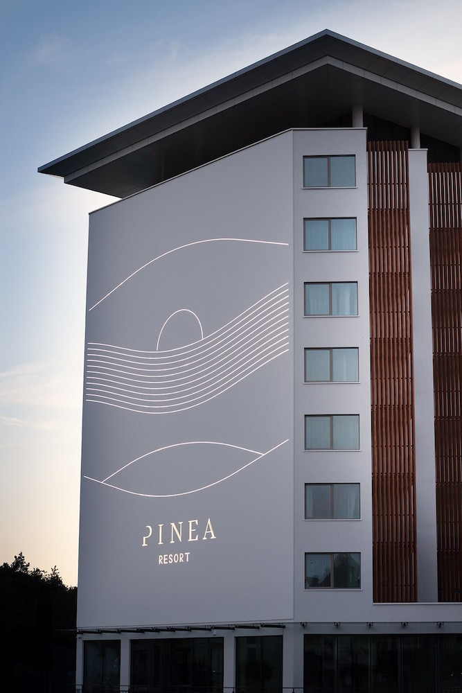 Hotel PINEA Resort Pobierowo - Image 1