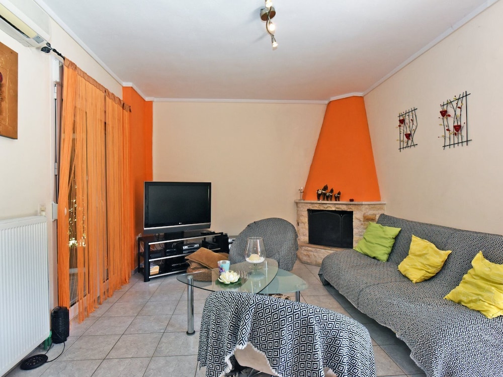 Demi Maisonette