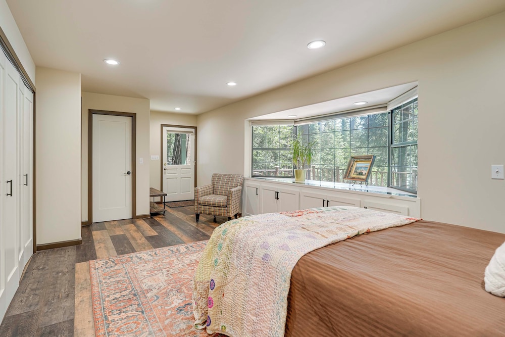 Private Lake Access: Pet-friendly Home in Arnold!