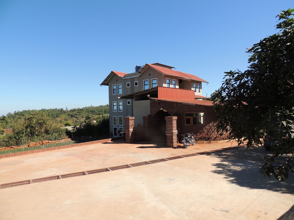 OYO 11898 Hotel Vhyomaan