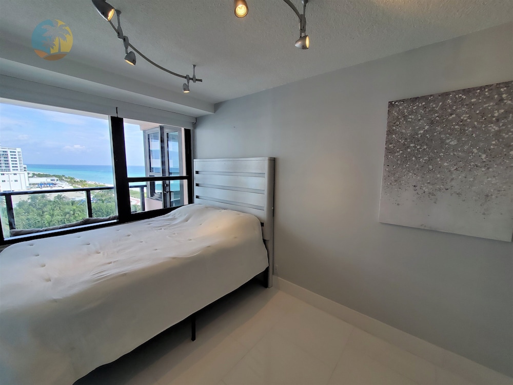 Alexander 1104 3 Bedroom Condo