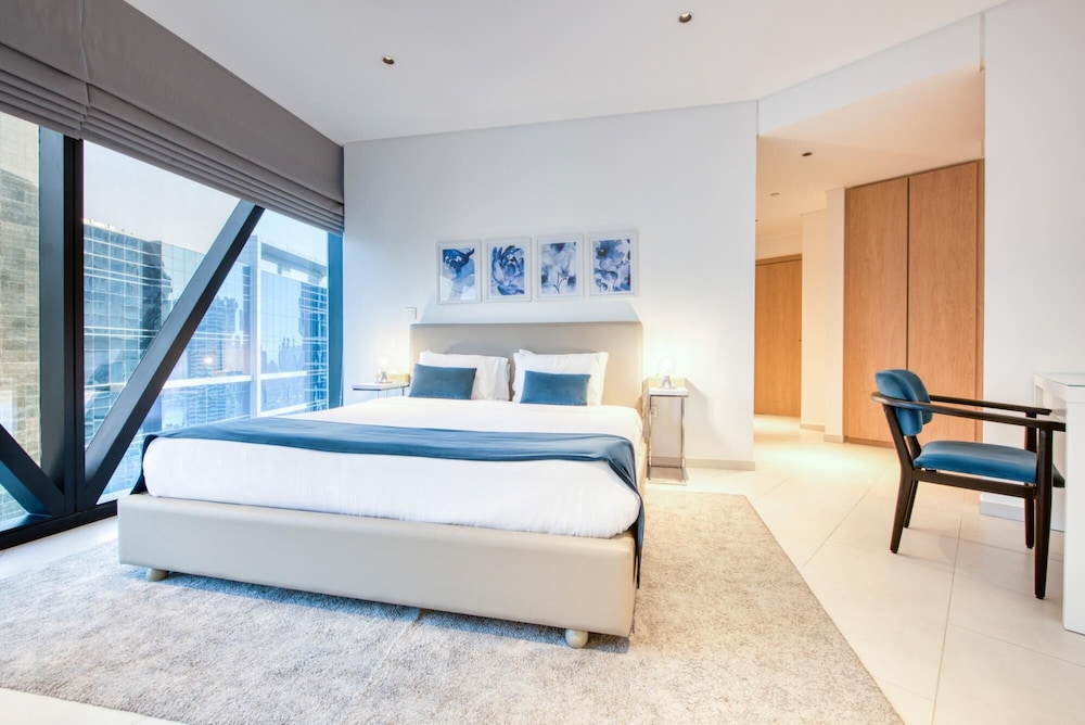 Smart and Contemporary Apt With Burj Khalifa View