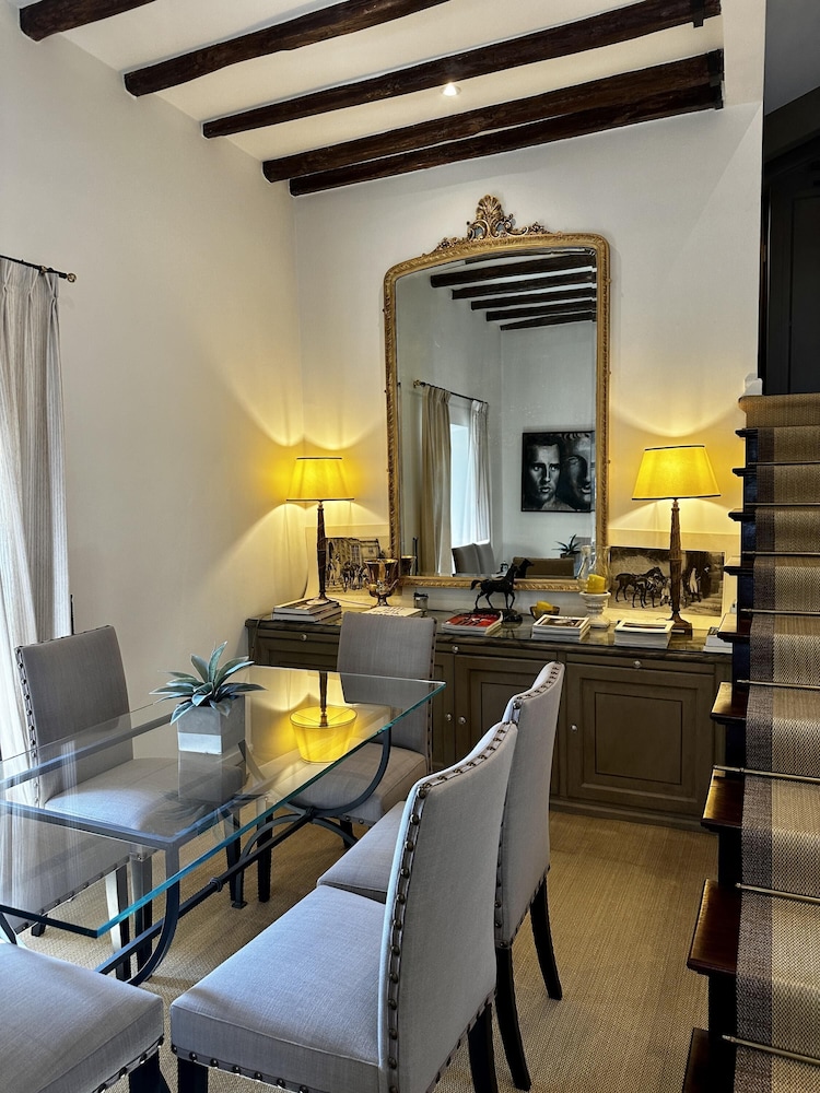 L Ortensia Bianca in Palazzo Ruspoli a Superb Retreat in the Most Elegant Palace in Rome