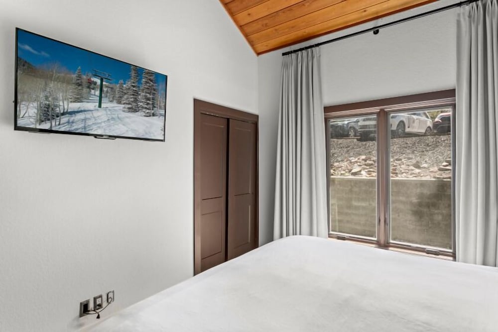 107 - Three Bedroom with Spa Ridgepoint 3 Condo