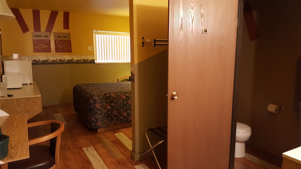 Earth Inn Motel
