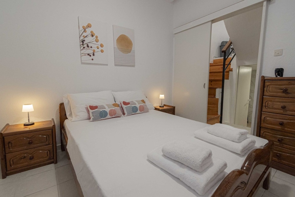 Greenwood Maisonette by Rentalspro - Fourka Beach