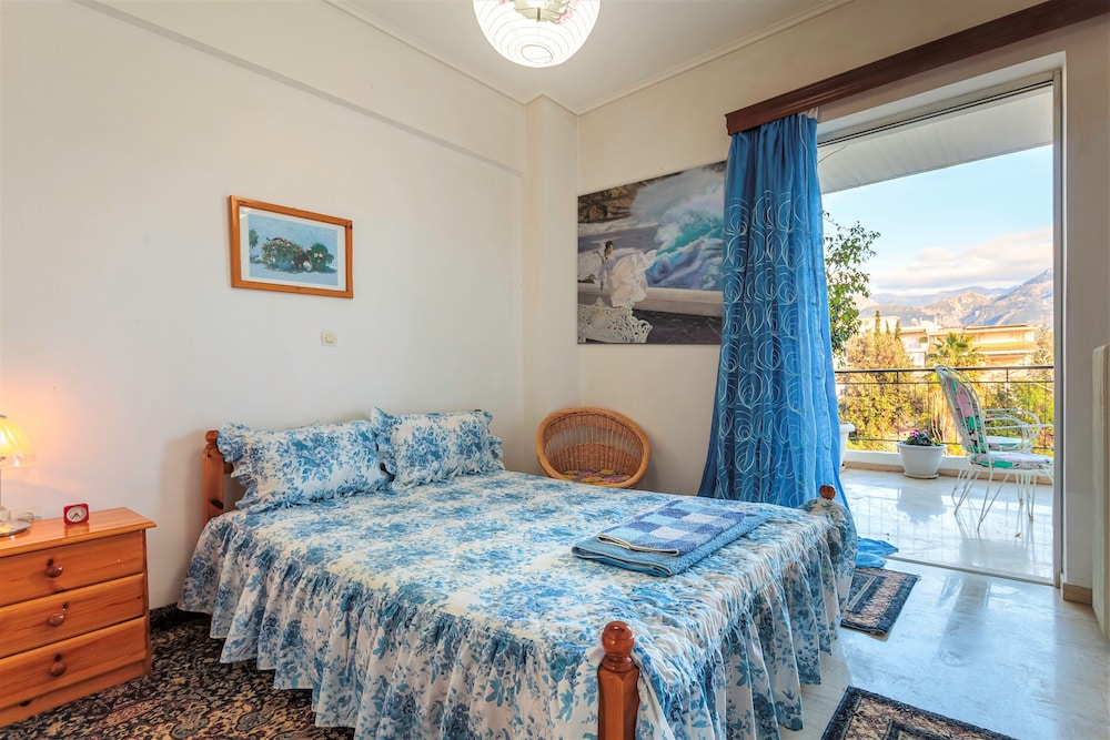 Bright Comfy Flat near Beach & City Center view 5
