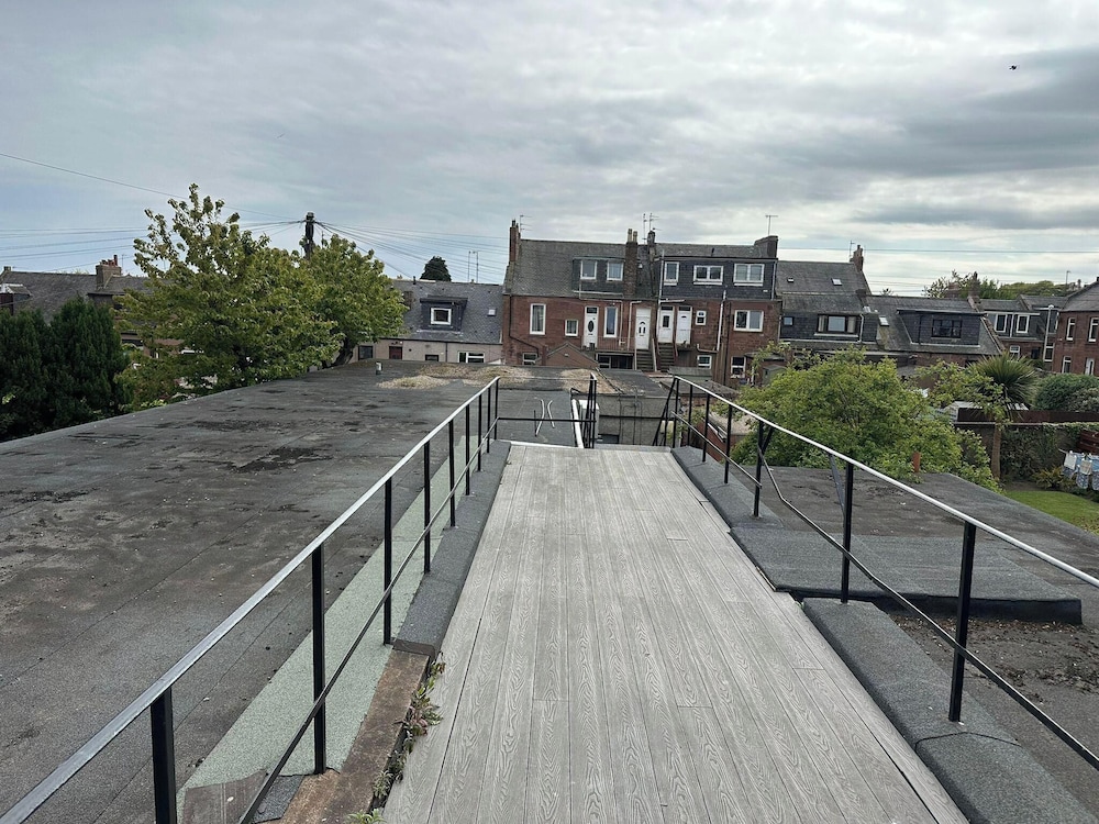 Central 3-bed Seaside Apartment - Sleeps 5