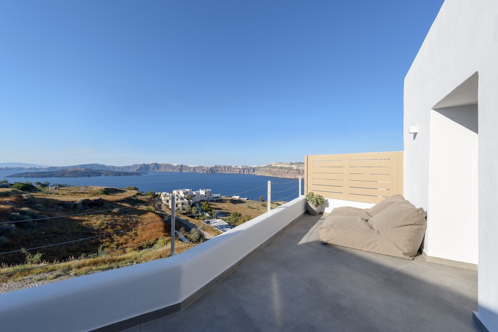 Earino Suites & Villas