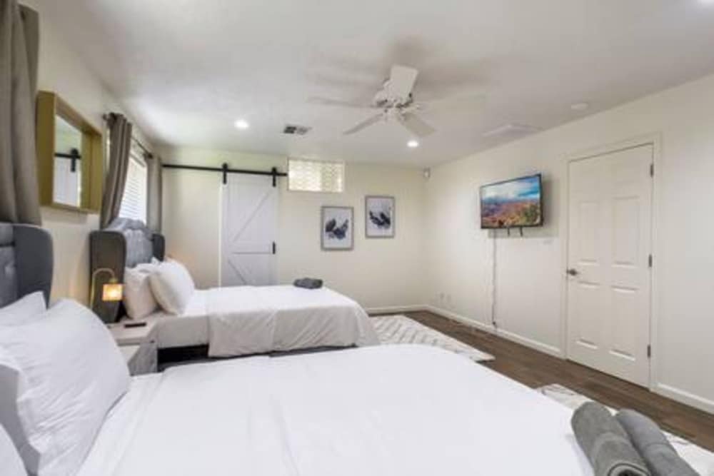 1710 N Sunset Pool 5 Beds Parking Wifi Full Patio Foosball