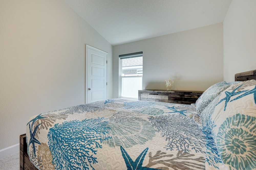 11 Mi to Ocean: Home w/ Pool Access in Palm Coast