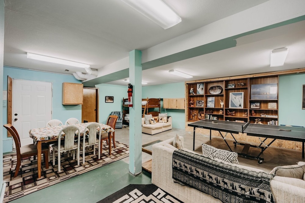 51sl - Ping Pong - Fireplace - D/w - W/d - Sleeps 8 3 Bedroom Home by RedAwning