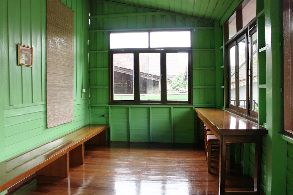 Baan Bua Homestay - Hostel